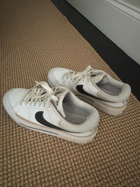 Nike Court Legacy Lift